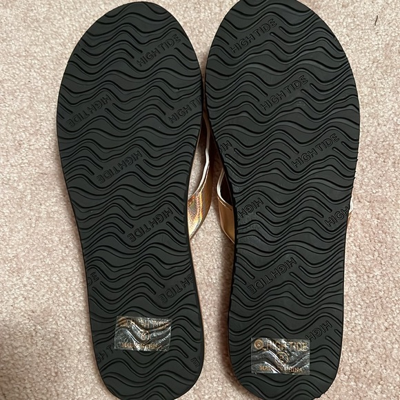 High Tide flip flops,  metallic,  brand new,  size 8 - Picture 3 of 3